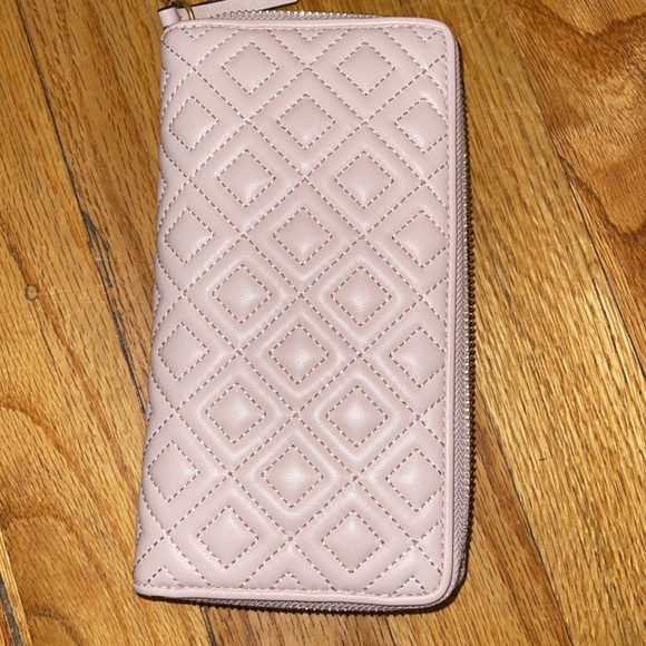 Tory Burch Alexa Quilted Leather Wallet - Picture 9 of 11